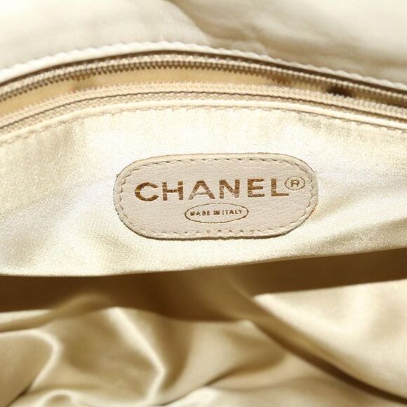 Chanel Matelassé White Canvas Shoulder Bag (Pre-Owned) - Picture 8 of 16